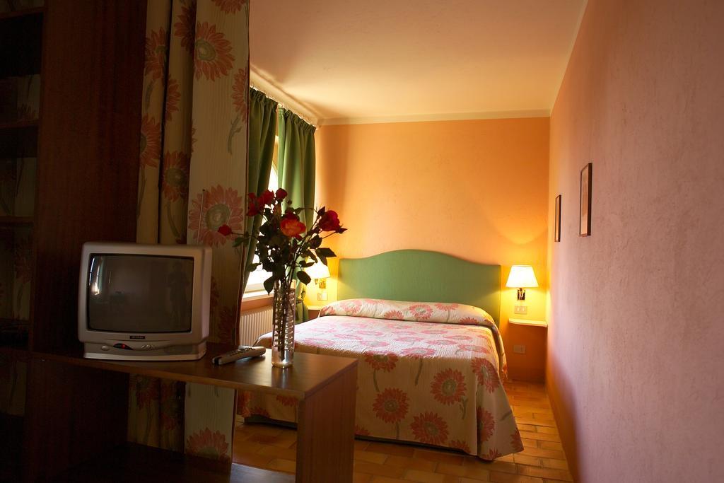 Agriturismo Il Torrione Pinerolo Oda fotoğraf